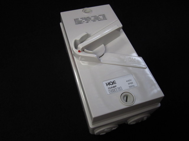 Weatherproof isolating switch 3Pole 20A