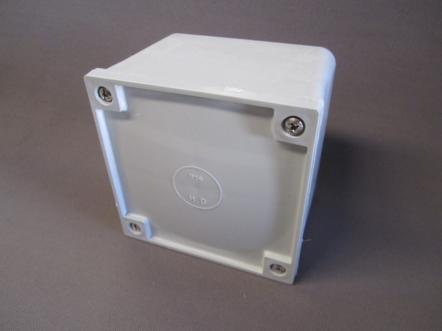 100mm x 100mm x 50mm Adaptable box