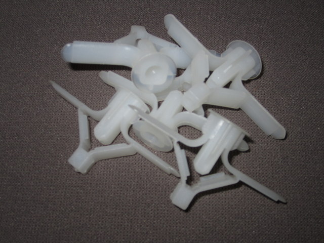 Nylon Butterfly wall toggle 12mm (box of 100)