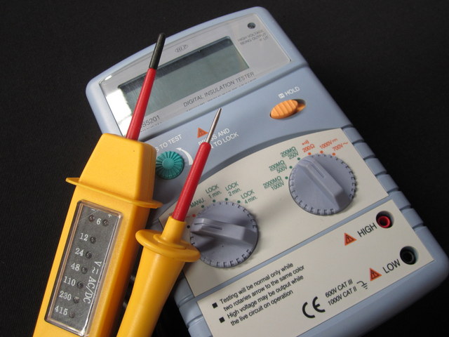 Voltage tester AC-DC