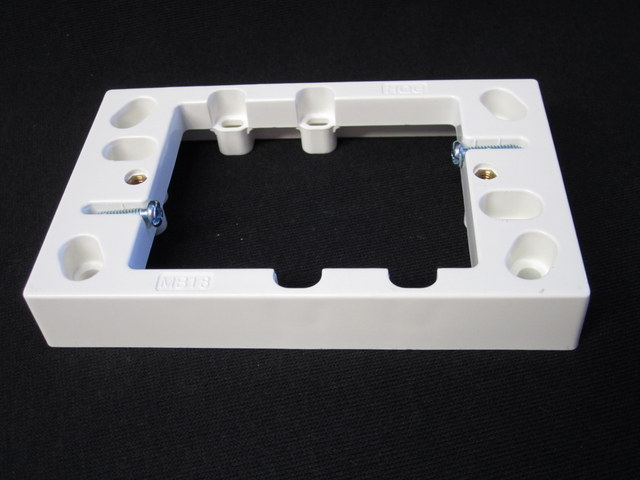 Shallow mounting block 18mm