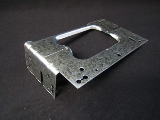 Vertical/horizontal bracket